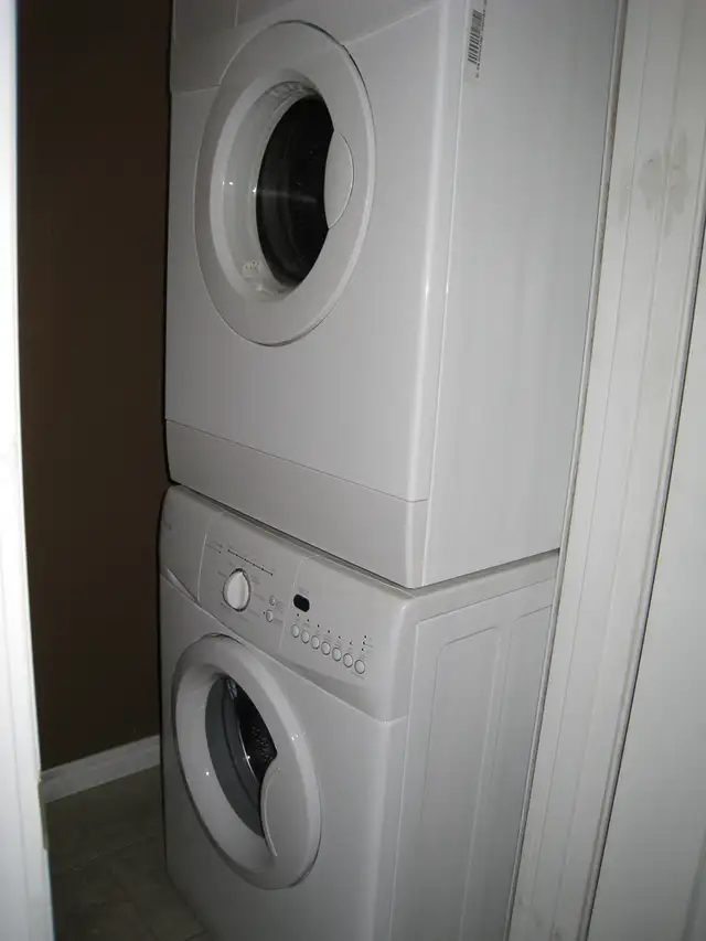 Marda Loop 2 Bedroom Apartment, upper floor $1575 - Photo 9