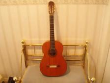 VINTAGE  - CLASSICAL ACOUSTIC GUITAR   ( EXCELLENT CONDITION )