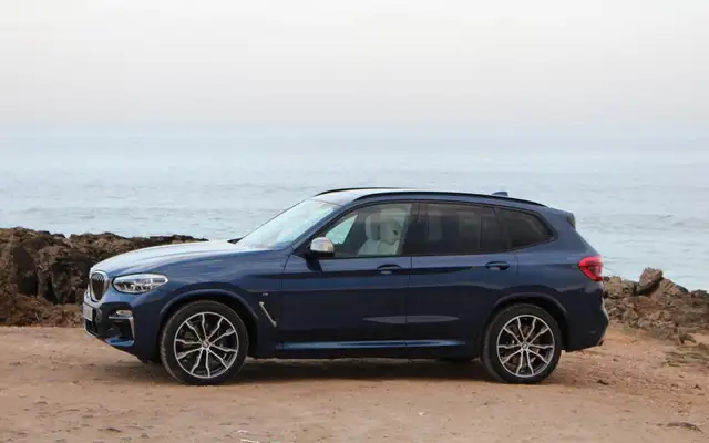 Private Driver (Ottawa to Montreal Airport) - Photo 3