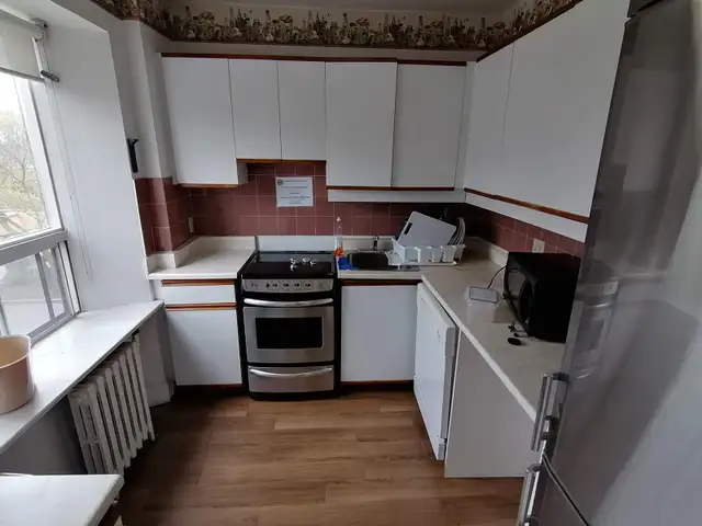 Bright 2 bedroom apartment at Yonge & St Clair - Photo 2