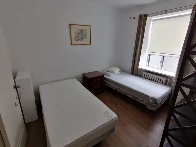 Bright 2 bedroom apartment at Yonge & St Clair - Photo 5