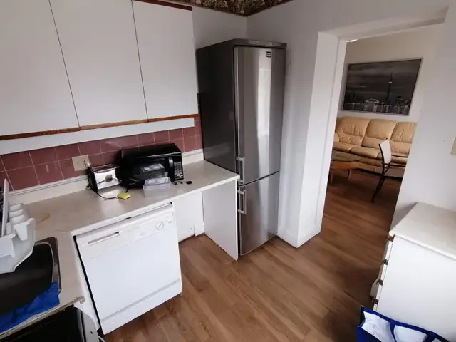 Bright 2 bedroom apartment at Yonge & St Clair - Photo 7