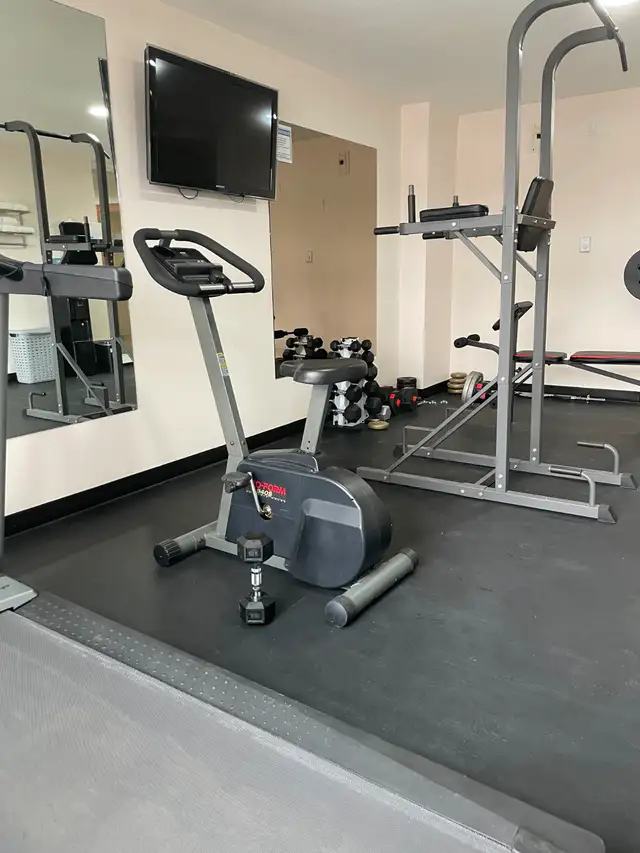 Affordable Weekly & Monthly Hotel Rooms – Clean & Comfortable - Photo 5