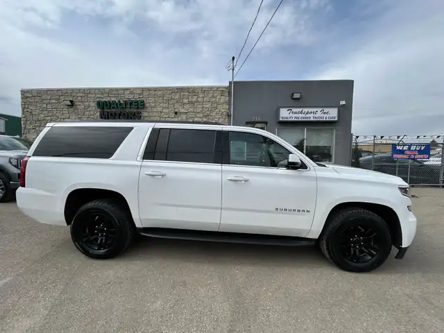 2018 Chevrolet Suburban 4WD 4dr 1500 LS - Photo 4
