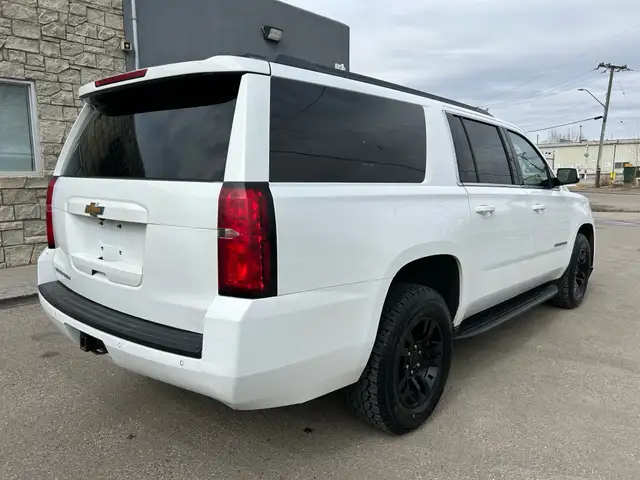 2018 Chevrolet Suburban 4WD 4dr 1500 LS - Photo 5