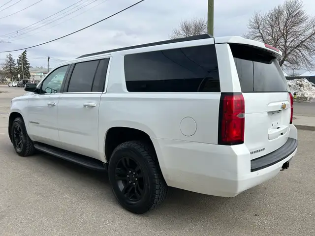 2018 Chevrolet Suburban 4WD 4dr 1500 LS - Photo 7
