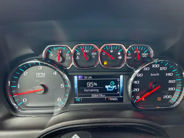 2018 Chevrolet Suburban 4WD 4dr 1500 LS - Photo 11