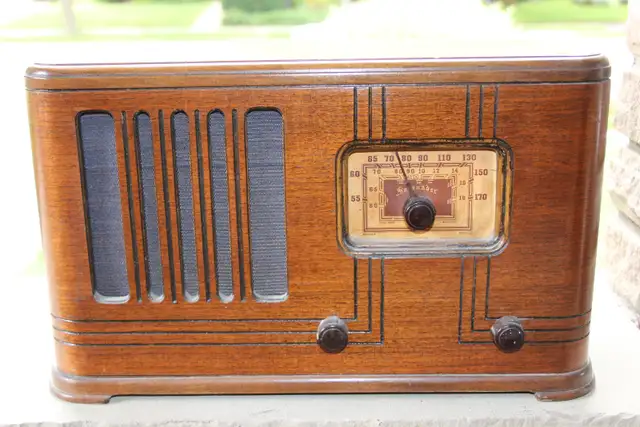Antique Vintage AWESOME TUBE RADIO COLLECTION