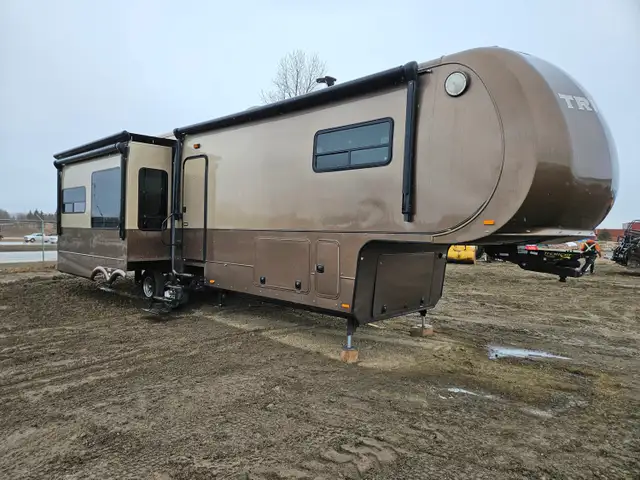 2014 Dynamax 3650RE T/A 36 Ft Fifth Wheel Trilogy - Photo 2