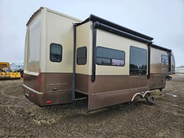 2014 Dynamax 3650RE T/A 36 Ft Fifth Wheel Trilogy - Photo 4