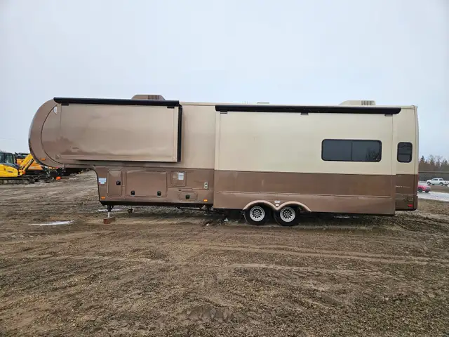 2014 Dynamax 3650RE T/A 36 Ft Fifth Wheel Trilogy - Photo 6