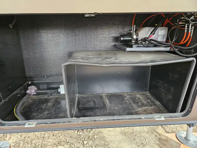 2014 Dynamax 3650RE T/A 36 Ft Fifth Wheel Trilogy - Photo 32