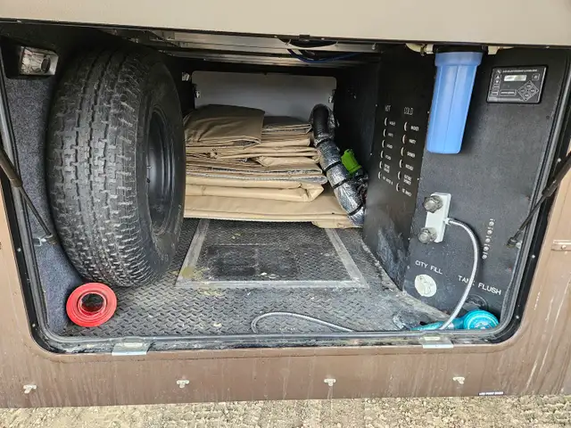 2014 Dynamax 3650RE T/A 36 Ft Fifth Wheel Trilogy - Photo 35