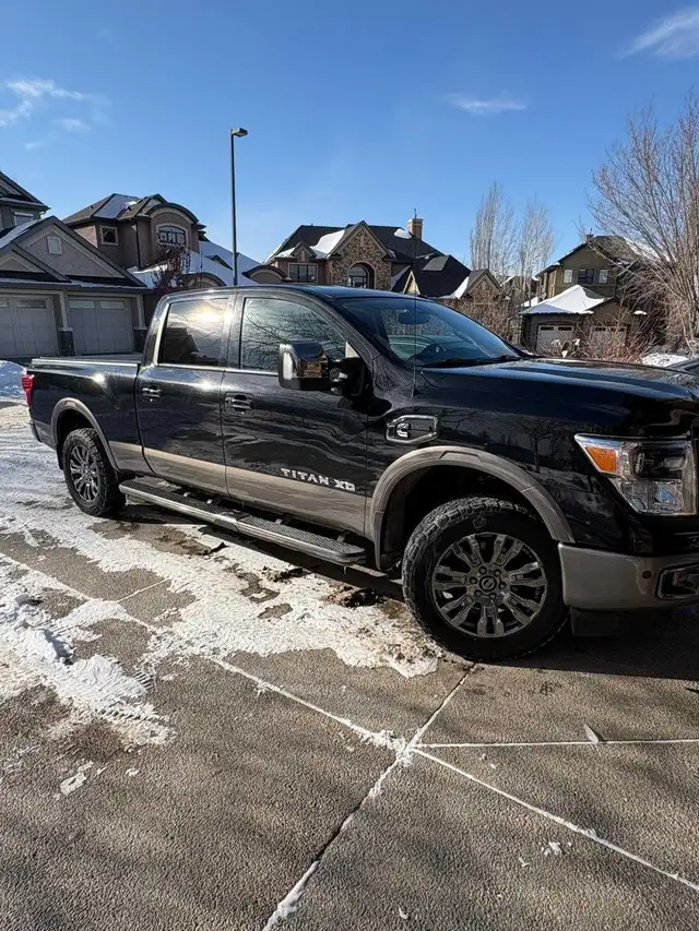 Nissan Titan XD Platinum - Photo 2