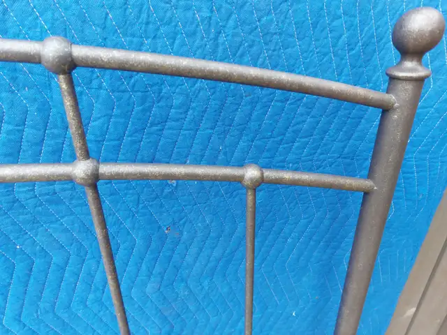 QUEEN size METAL HEADBOARD - Photo 3