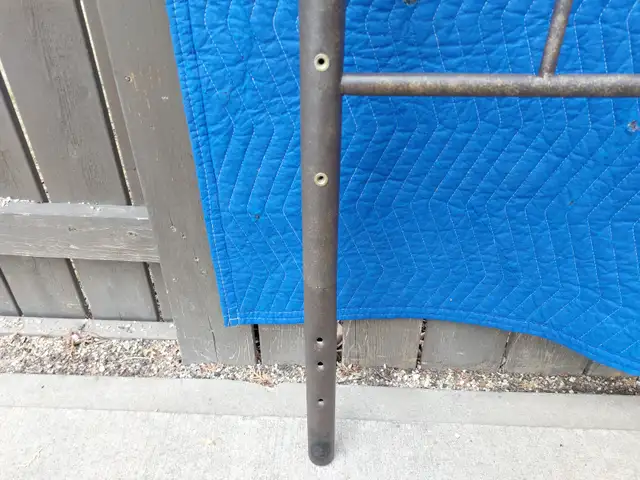 QUEEN size METAL HEADBOARD - Photo 4