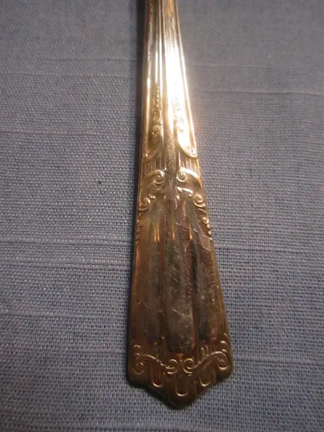 #160  LENOX silverware set for 8