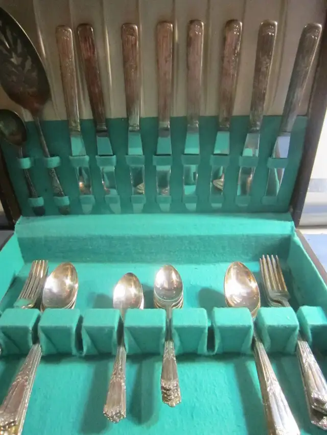 #160  LENOX silverware set for 8 - Photo 2