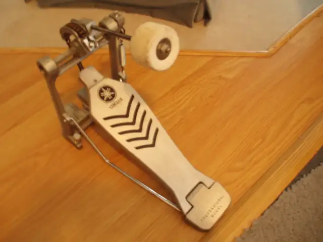YAMAHA  BASS DRUM PEDAL -  LIKE  NEW