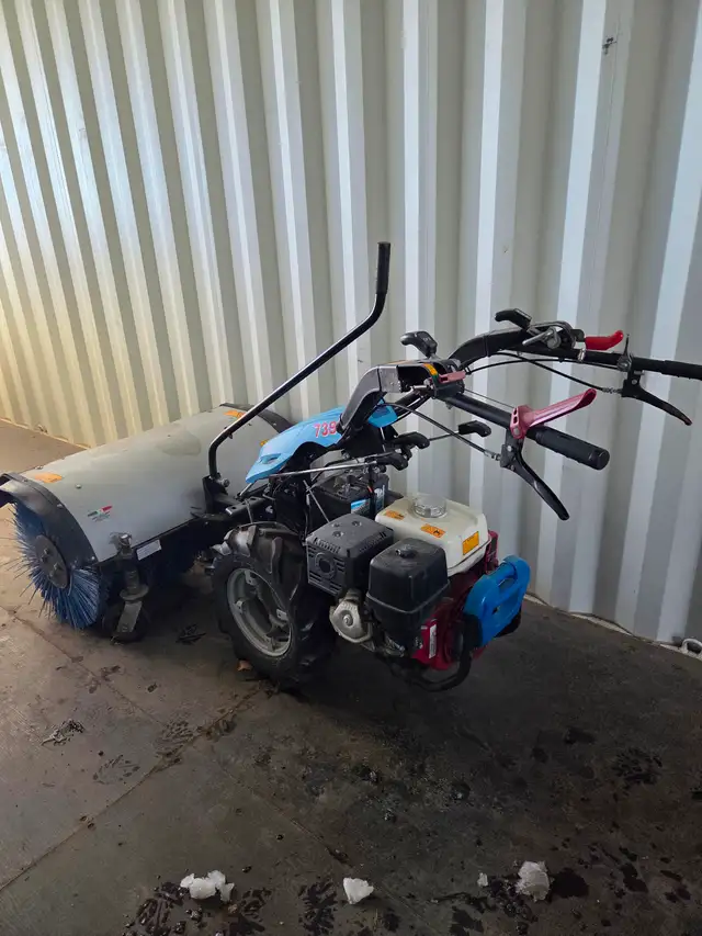 Lawn Mowers - Photo 9