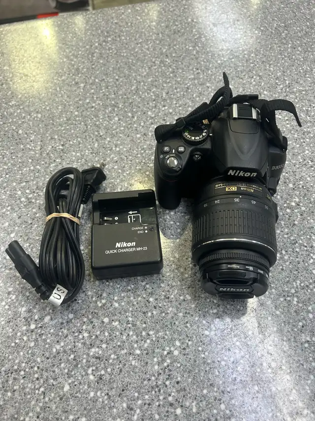Nikon D3000 With 18-55mm Lens & Charger