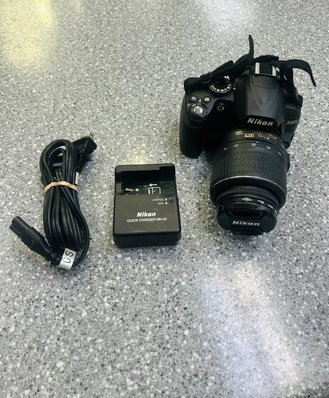Nikon D3000 With 18-55mm Lens & Charger - Photo 2