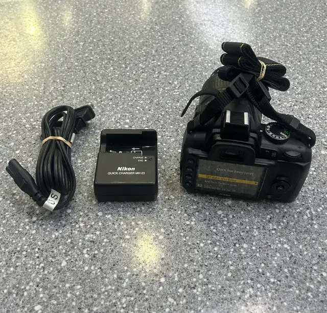 Nikon D3000 With 18-55mm Lens & Charger - Photo 3