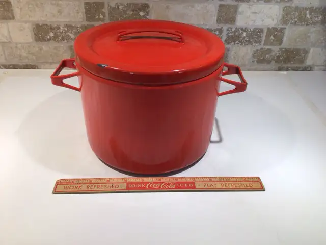 Vintage Arabia Finel Red enamel casserole cooking pot - 1960’s