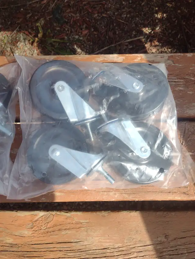 Two sets of 4 casters new in bag 4' casters 2 have wheel locks - Photo 4