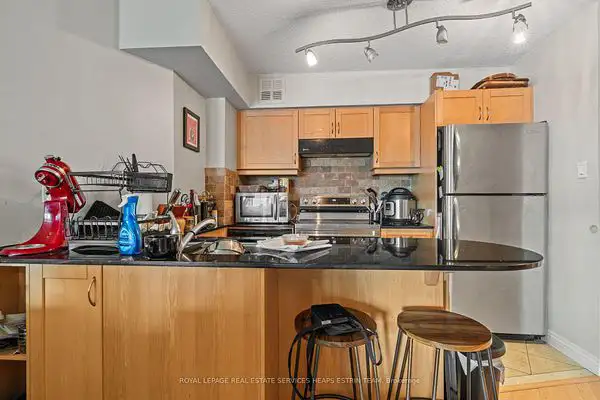 Condo for Lease 1Bed plus 2Den with Parking and Internet Include - Photo 3