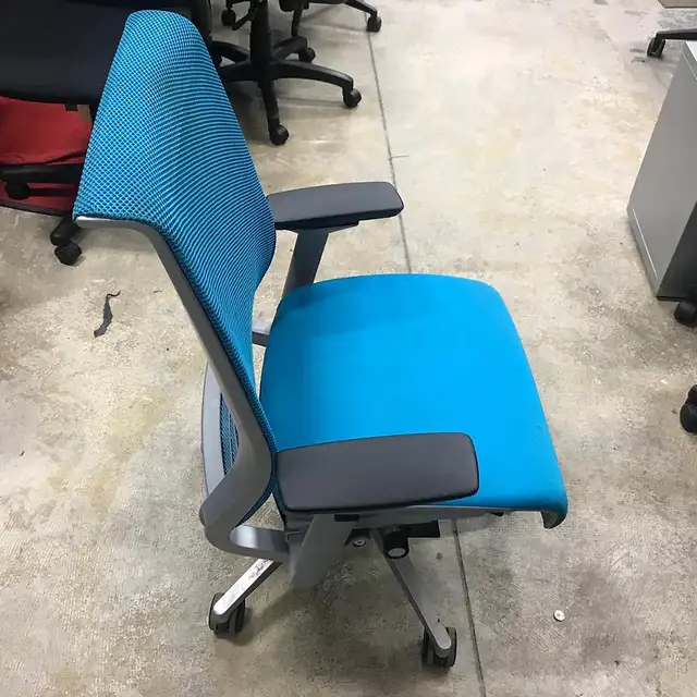 Steelcase Think V1 Chair! - Photo 2