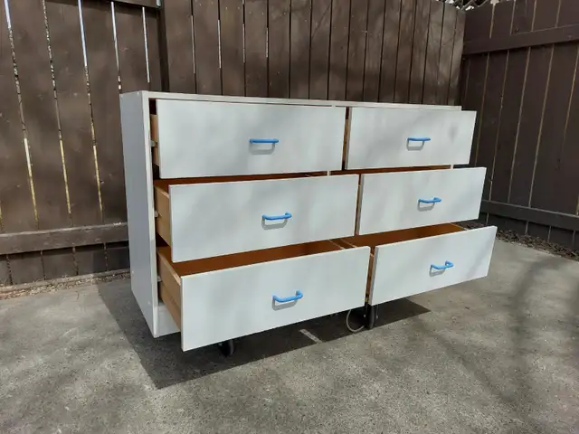 6 drawer white dresser - Photo 2