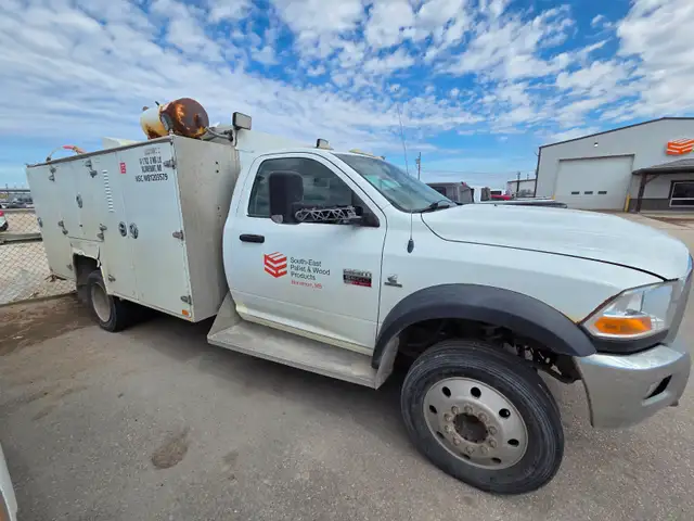2011 Ram 5500 - 6.7 Cummins w/Brutus Service Body - Photo 2