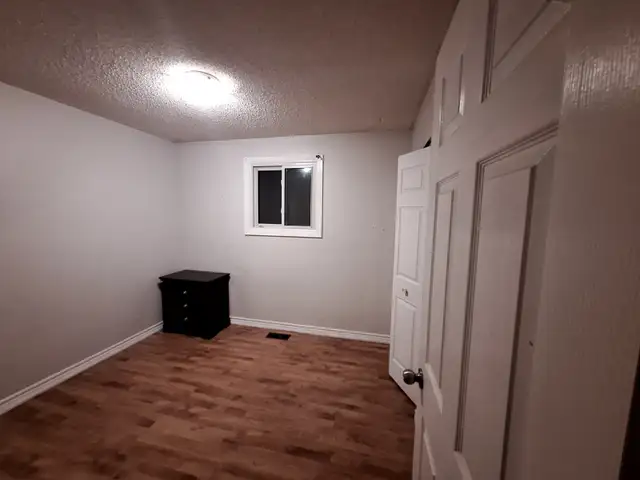 One Room for rent in Waterloo (Nothing Included, Girl Only) - Photo 2