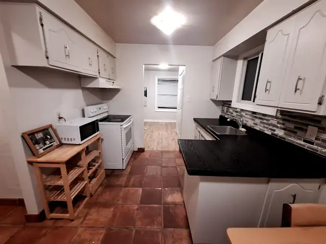 One Room for rent in Waterloo (Nothing Included, Girl Only) - Photo 5