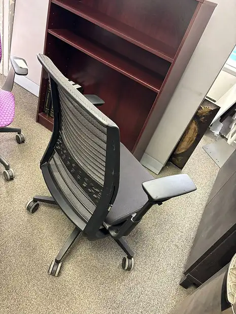 Steelcase Think V2 Chair! - Photo 4