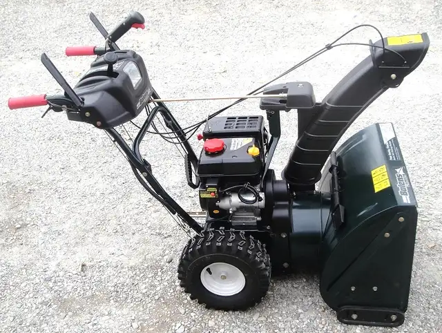 MTD BOLENS FULLY LOADED 24' SNOW BLOWER - Photo 2