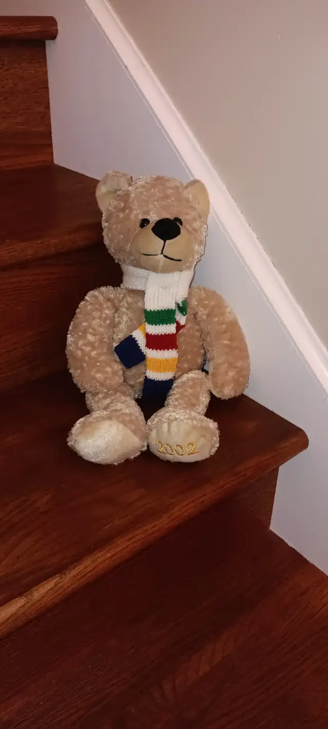 GRAND TOUTOU NEUF GEIGE de 15'DE HAUT QUI S'ASSOIT: $10.00