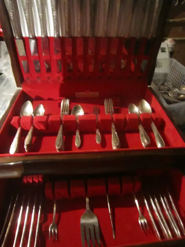 #106-208B  VISTA silverware set for 12 - Photo 2