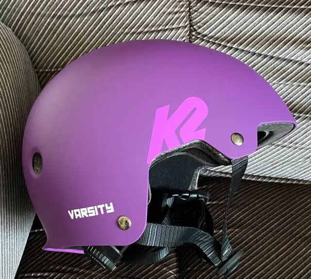 Casque protecteur (vélo, planche à roulette et patins)