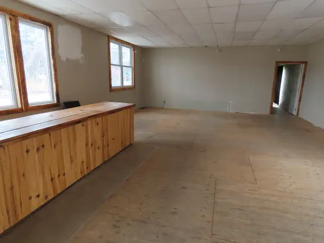 Commercial/Residential zoning presently vacant storefront! - Photo 3