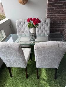 Dining table with four chairs in great condition