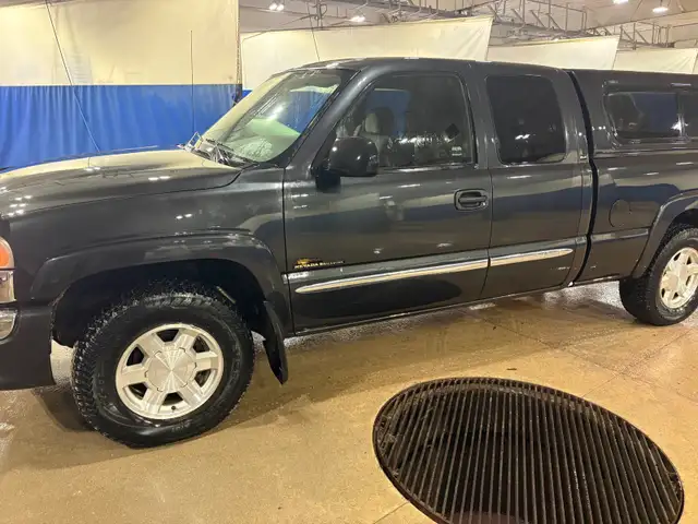 Safieted 04 Silverado - Photo 3