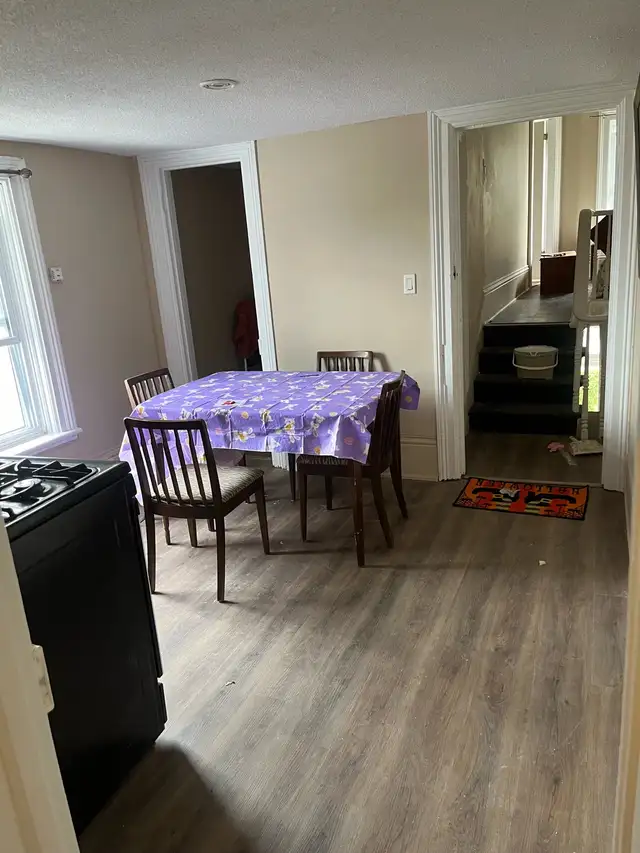 Large Private Room For Rent - Downtown Brantford - Photo 6