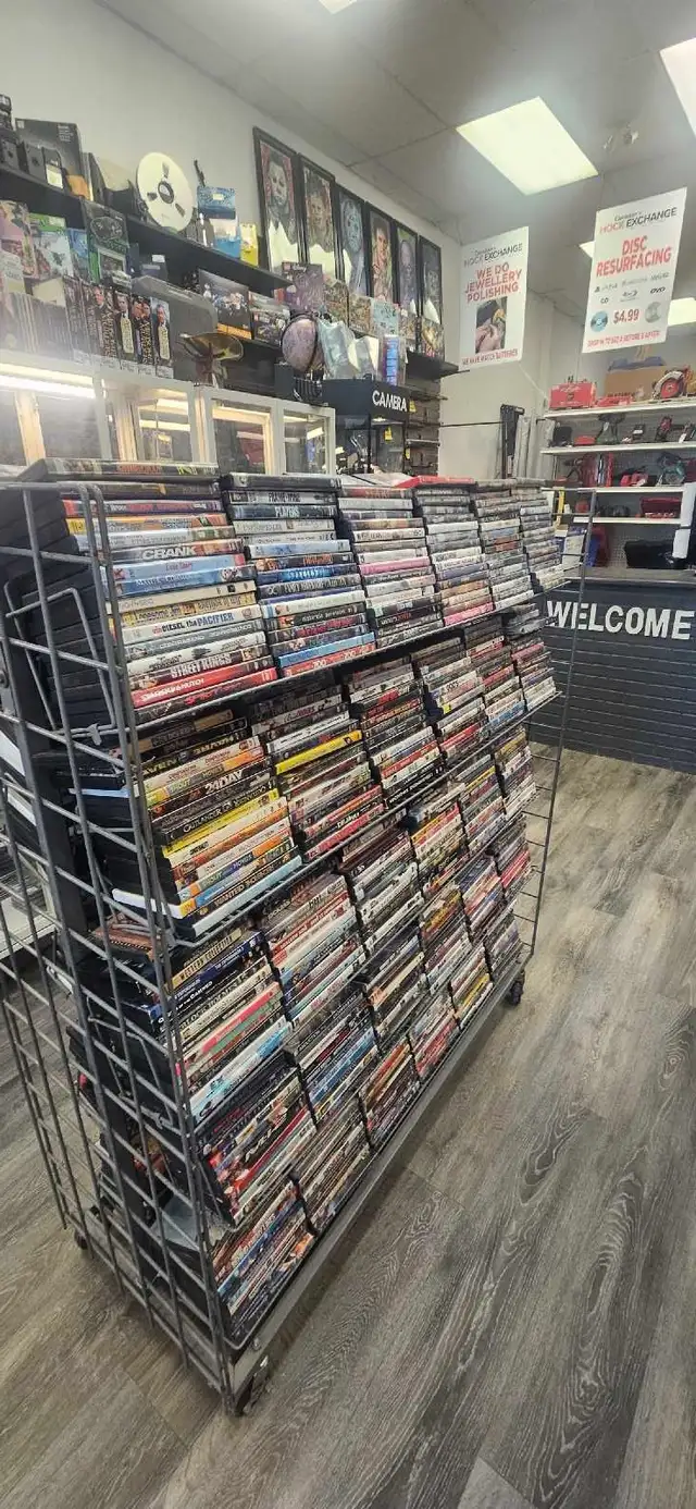 Blu-rays and DVDs - Photo 2