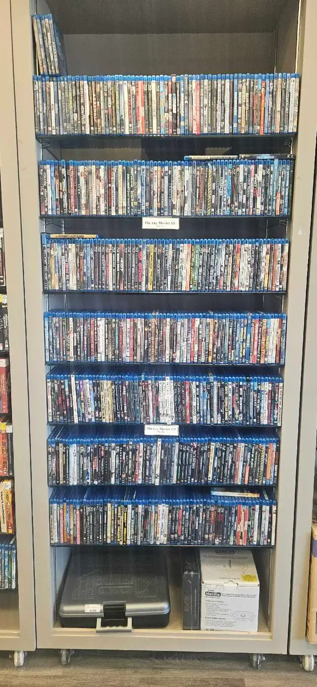 Blu-rays and DVDs - Photo 3