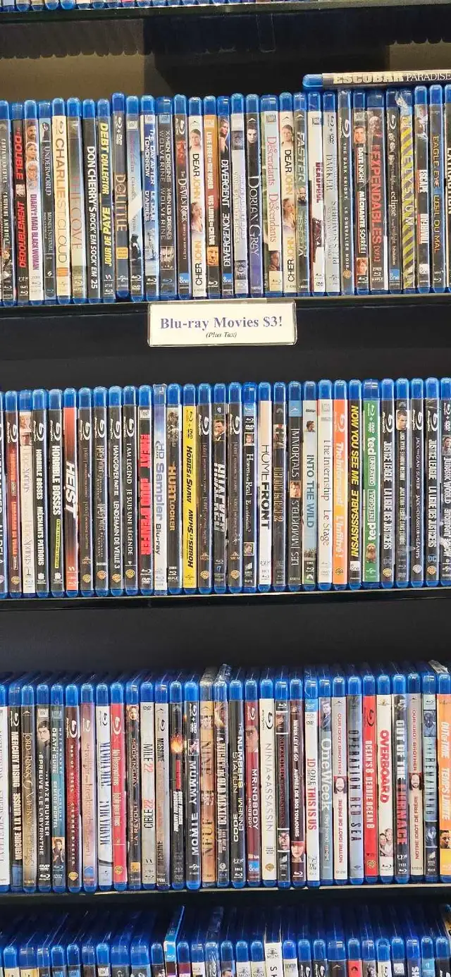 Blu-rays and DVDs - Photo 4