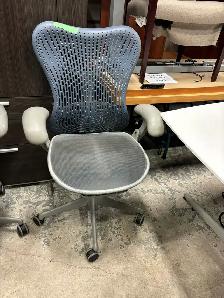 Herman Miller Mirra Chair(Fixed Arms)!