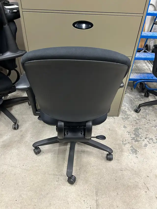 Haworth Improv Task Chair! - Photo 3