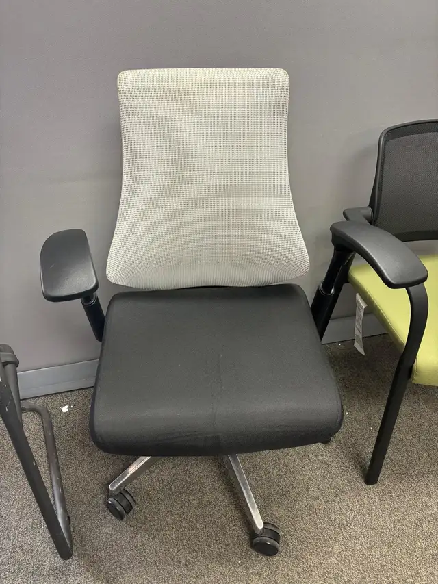 Global Spree Medium Back Synchro-Tilter with Mesh Back Chair!